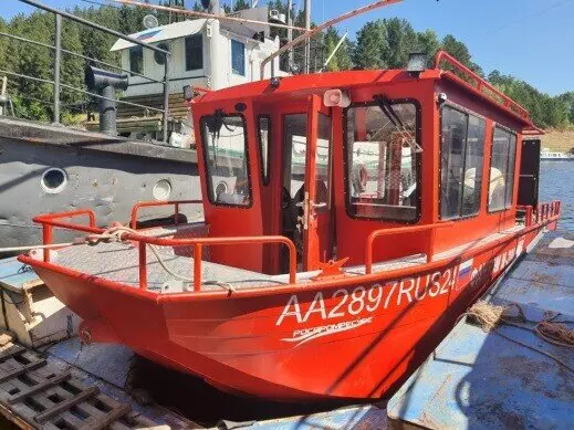 Лесопожарный катер в 2021 году отправился в Красноярск.