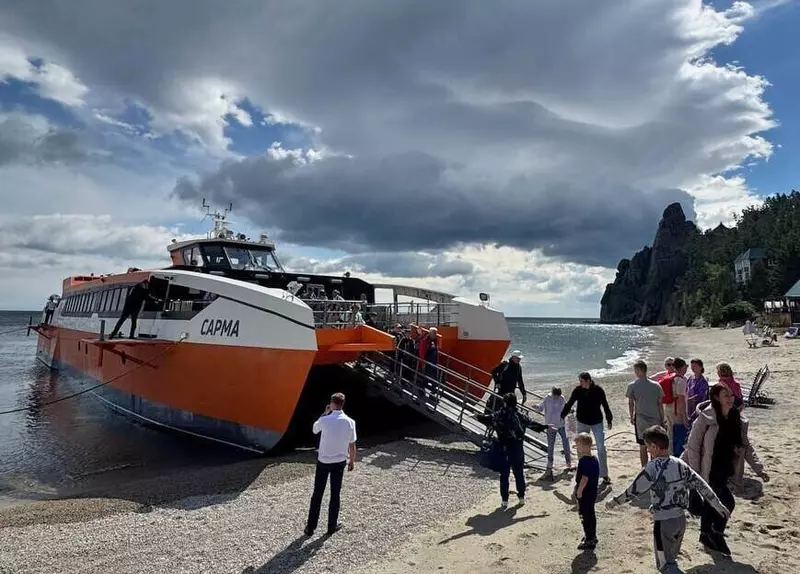 Новейший уникальный скоростной катамаран вышел на маршрут на озере Байкал